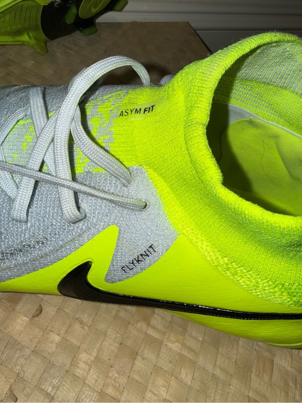 Nike PRO Phantom Luna 2 Pro FG Mad Voltage Soccer Cleats Men’s 8 FJ2575-003
